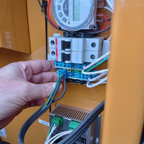 Geradores de energia, instalação de geradores, manutenção de geradores, energia ininterrupta, geradores monofásicos, geradores bifásicos, geradores trifásicos, manutenção preventiva, manutenção corretiva, teste de carga, automação de geradores, Cuiabá, Várzea Grande, Mato Grosso.