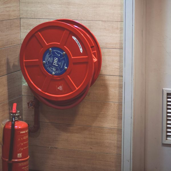 Projeto de combate a incêndio, projeto de bombeiros, segurança contra incêndio, AVCB, sistema de sprinklers, detecção de incêndio, alarme de incêndio, hidrantes, rotas de fuga, análise de riscos, engenharia contra incêndio, prevenção de incêndios, normas técnicas, regulamentação, condomínios, empresas, indústrias, edificações, Cuiabá, Várzea Grande, Mato Grosso.